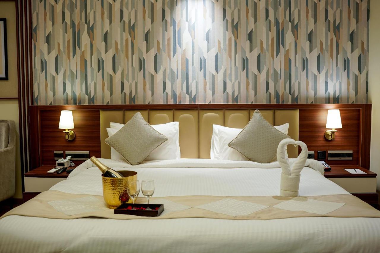 M2 Square By Monday Premium Hotel นาคปุระ ภายนอก รูปภาพ